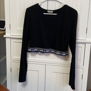 black long sleeve crop top